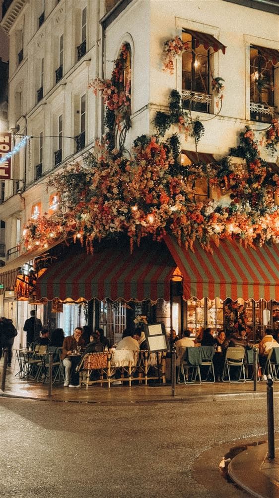 Restaurants & Cafés